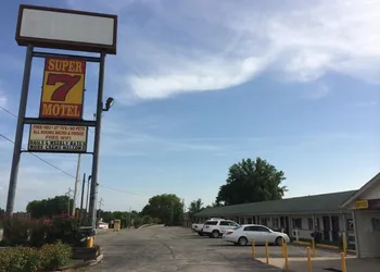 Super 7 Motel Sedalia hotel thumbnail 5