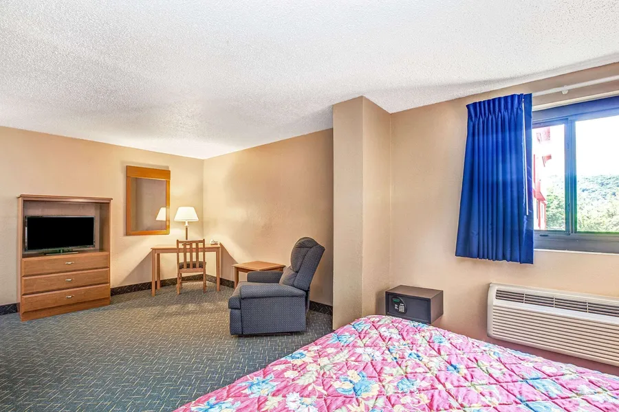 Super 8 by Wyndham Mahwah hotel detail image 6