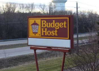 Budget Host Inn Fridley hotel thumbnail 2