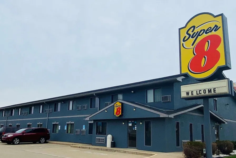 Super 8 by Wyndham Michigan City hotel detail image 2