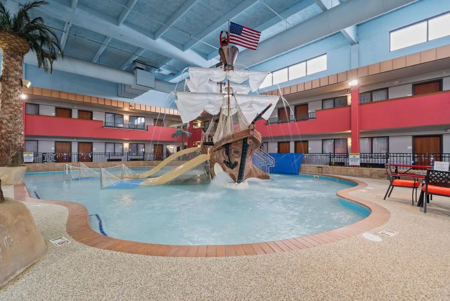 Ramada by Wyndham Sioux Falls Airport-Waterpark & Event Ctr hotel detail image 2