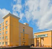 La Quinta Inn & Suites by Wyndham Danbury hotel detail image 3