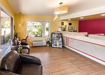 Econo Lodge hotel thumbnail 5