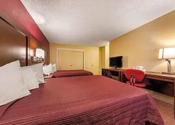 Econo Lodge hotel thumbnail 6