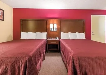 Econo Lodge hotel thumbnail 7