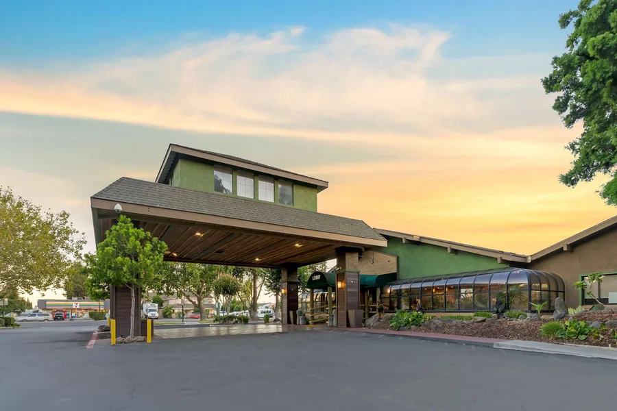 Best Western Plus Forest Park Inn hotel detail image 2