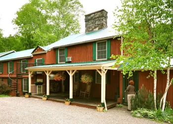 Timberholm Inn hotel thumbnail 3