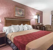 Econo Lodge Orillia hotel detail image 7