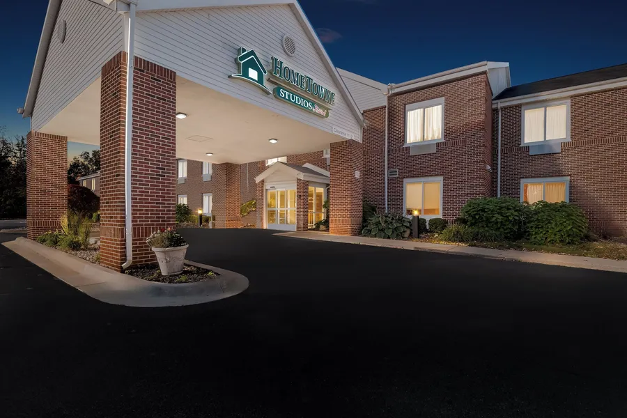 HomeTowne Studios by Red Roof East Lansing - Okemos hotel detail image 6