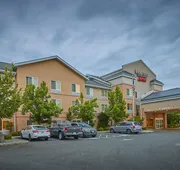 Fairfield Inn & Suites by Marriott Burlington hotel detail image 4