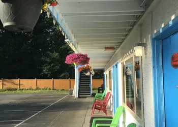 Fuller Lake Motel hotel thumbnail 6