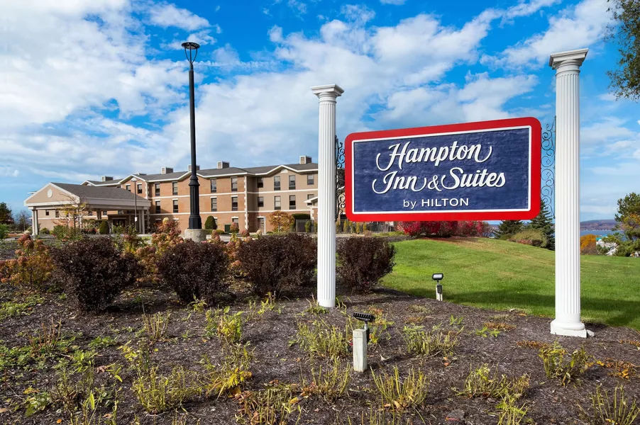 Hampton Inn & Suites by Hilton Petoskey hotel detail image 2
