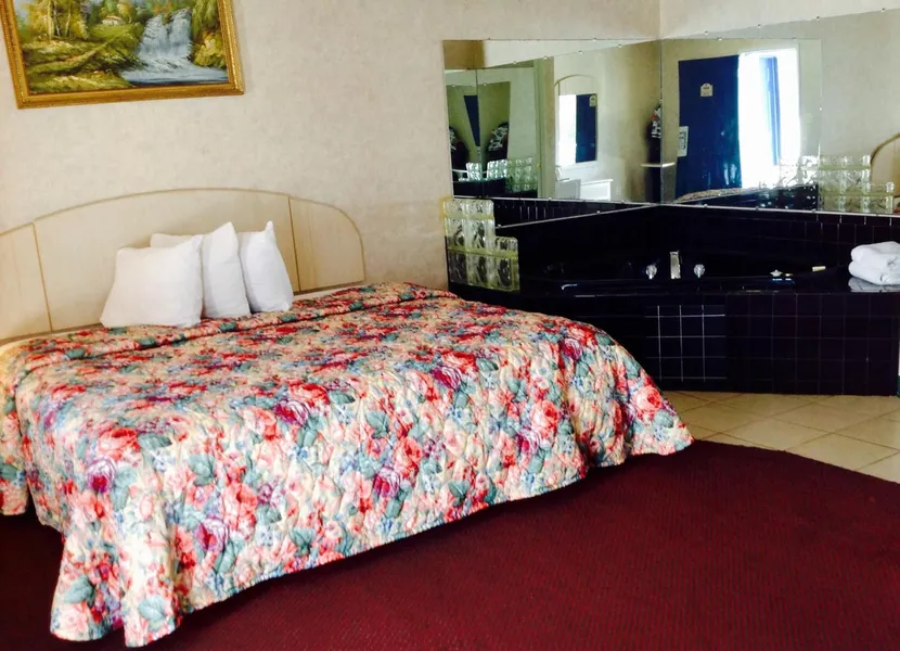 Red Carpet Inn & Suites Hammonton NJ Route-30E hotel detail image 6