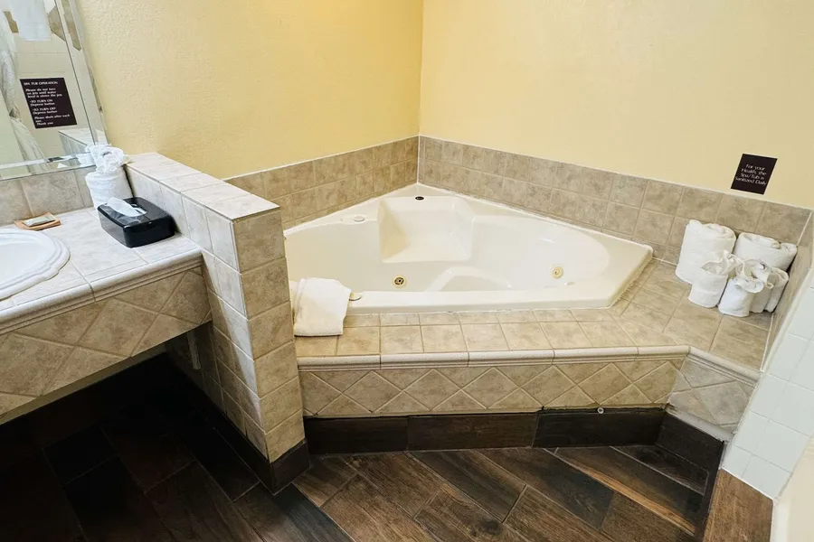 Country Inn & Suites by Radisson, Mishawaka, IN hotel detail image 6