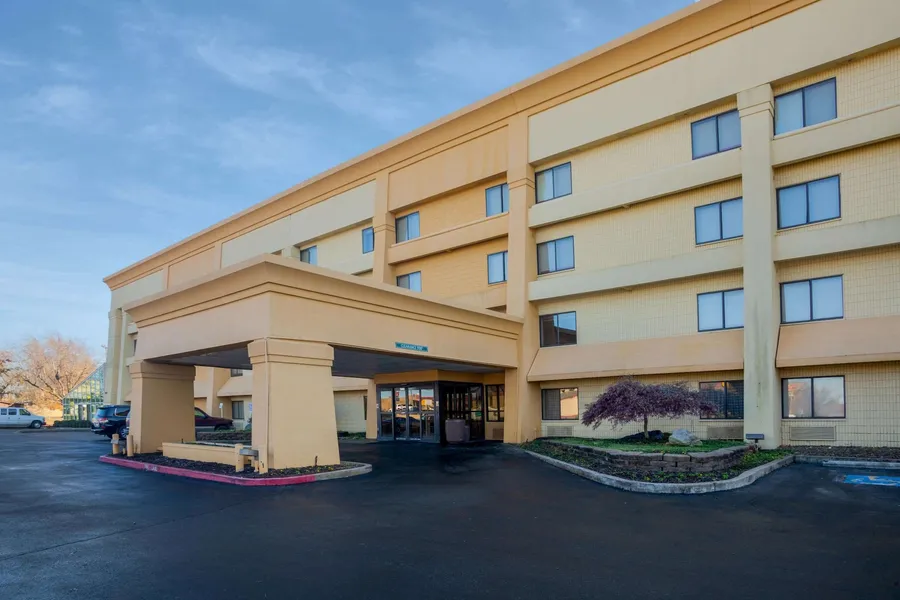 La Quinta Inn & Suites by Wyndham Springdale hotel detail image 2