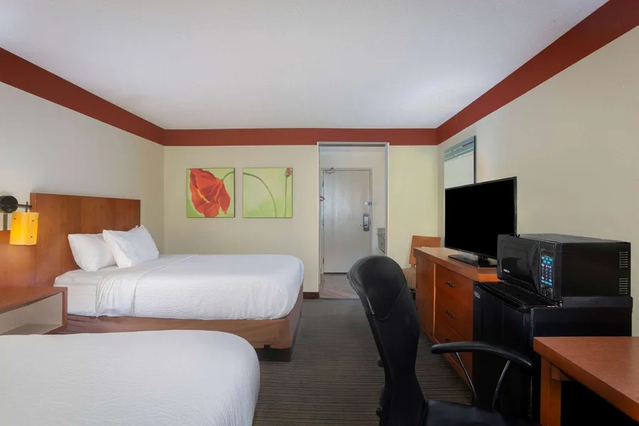 La Quinta Inn & Suites by Wyndham Springdale hotel detail image 6