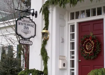 The White House Inn hotel thumbnail 3