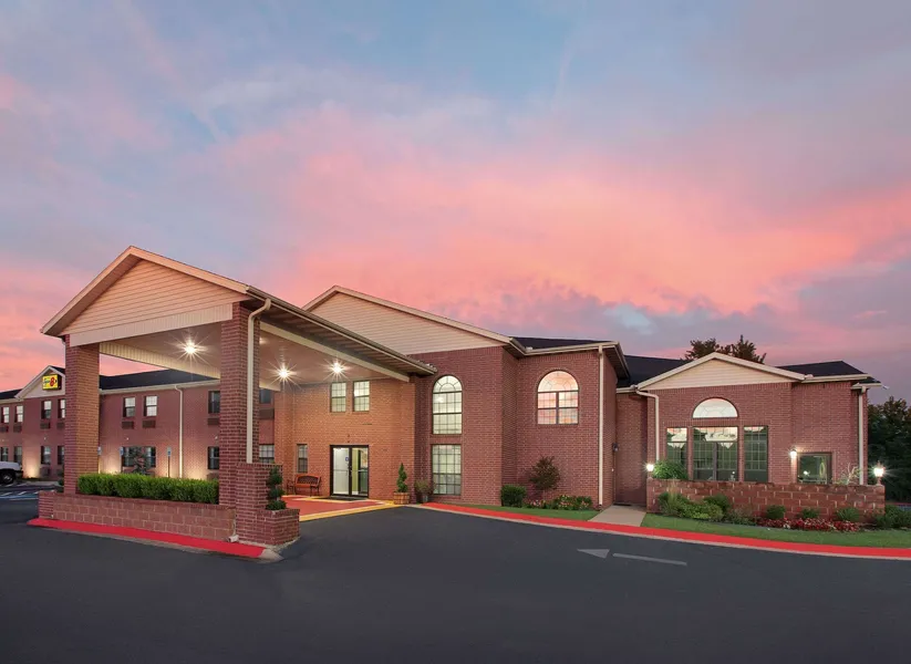 Super 8 by Wyndham Lowell/Bentonville/Rogers Area hotel detail image 2