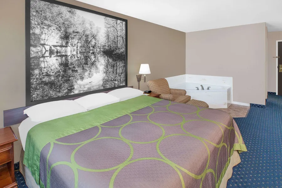 Super 8 by Wyndham Lowell/Bentonville/Rogers Area hotel detail image 6