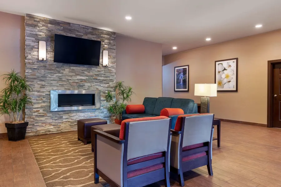 Comfort Inn & Suites Fayetteville - University Area hotel detail image 2