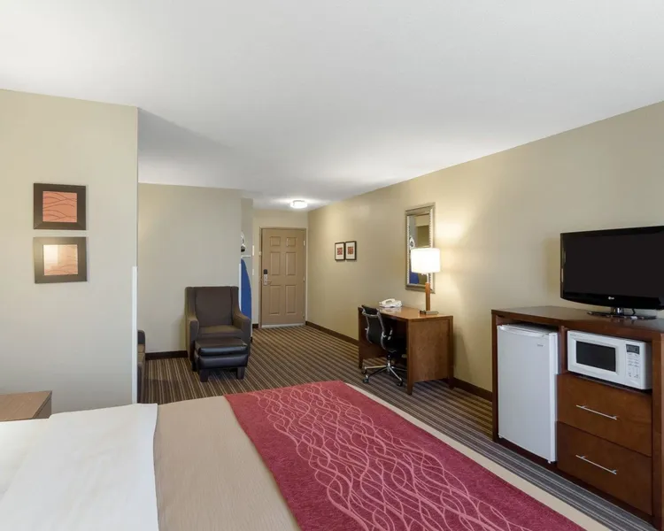 Comfort Inn & Suites Fayetteville - University Area hotel detail image 6