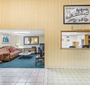 Super 8 by Wyndham Bentonville hotel detail image 7