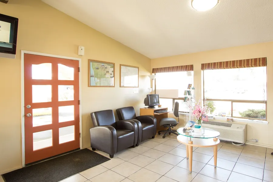 Econo Lodge Inn & Suites Hoquiam hotel detail image 6