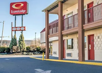 Econo Lodge Northeast hotel thumbnail 2