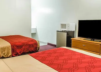 Econo Lodge Northeast hotel thumbnail 5