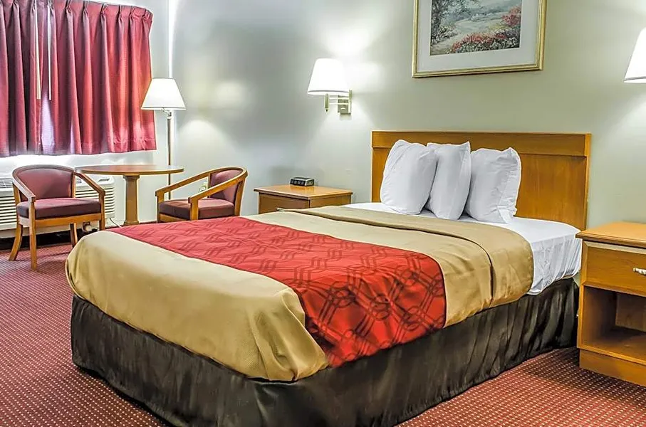 Econo Lodge Northeast hotel detail image 6