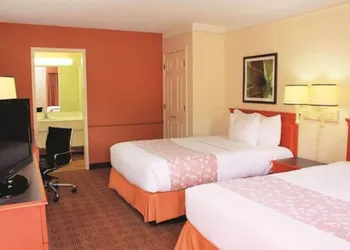 Econo Lodge hotel thumbnail 2