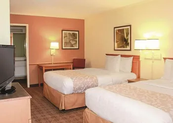 Econo Lodge hotel thumbnail 3