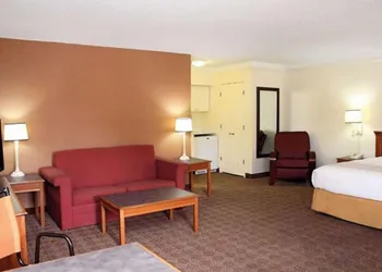Econo Lodge hotel thumbnail 4