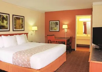 Econo Lodge hotel thumbnail 5