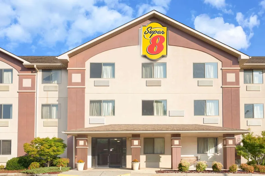 Super 8 by Wyndham Lynchburg VA hotel detail image 2