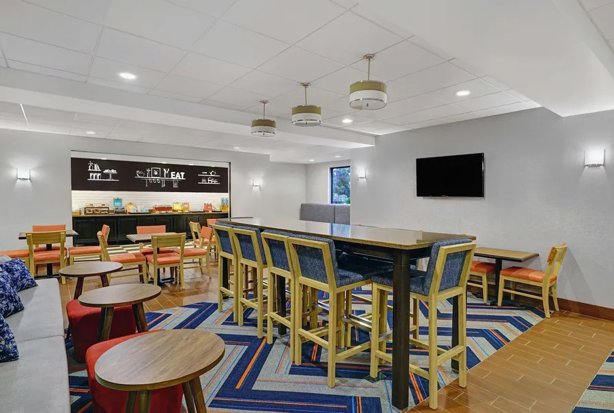Hampton Inn Utica hotel detail image 6