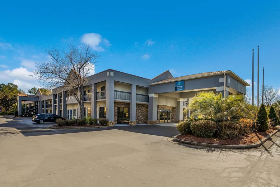 Clarion Pointe Forsyth I-75 hotel detail image 2