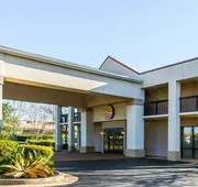 Clarion Pointe Forsyth I-75 hotel detail image 7