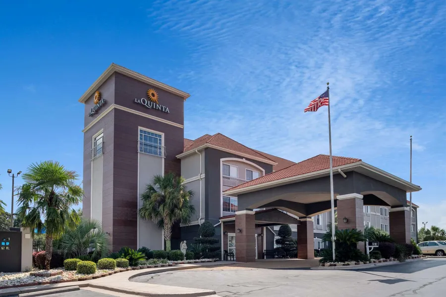 La Quinta Inn & Suites by Wyndham Prattville hotel detail image 2
