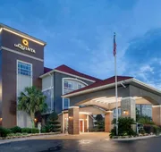 La Quinta Inn & Suites by Wyndham Prattville hotel detail image 4