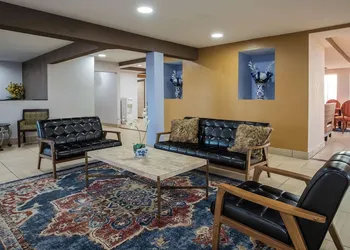Travelodge by Wyndham Fort Wayne North hotel thumbnail 2