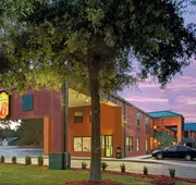 Super 8 by Wyndham Gainesville hotel detail image 3