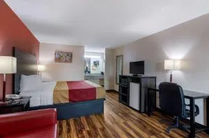 Econo Lodge Madison Airport hotel thumbnail 4