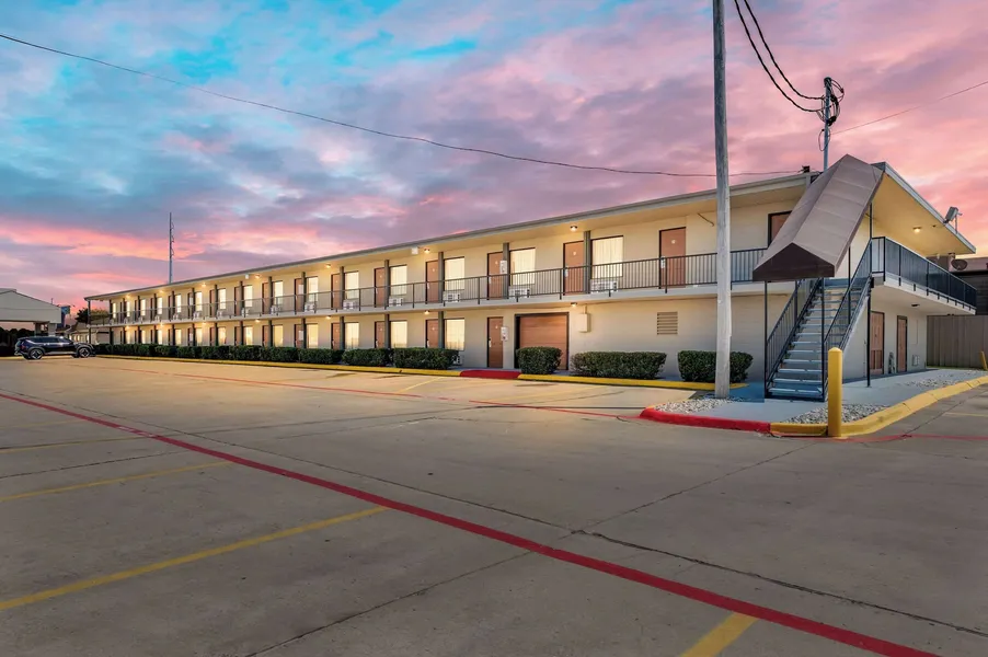 Econo Lodge Texarkana I-30 hotel detail image 6
