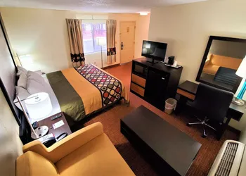 Super 8 By Wyndham Monticello hotel thumbnail 5