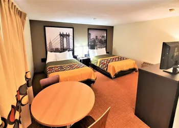 Super 8 By Wyndham Monticello hotel thumbnail 7