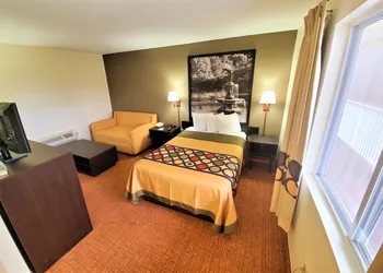Super 8 By Wyndham Monticello hotel thumbnail 8