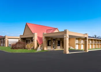 Econo Lodge Inn & Suites Binghamton hotel thumbnail 2