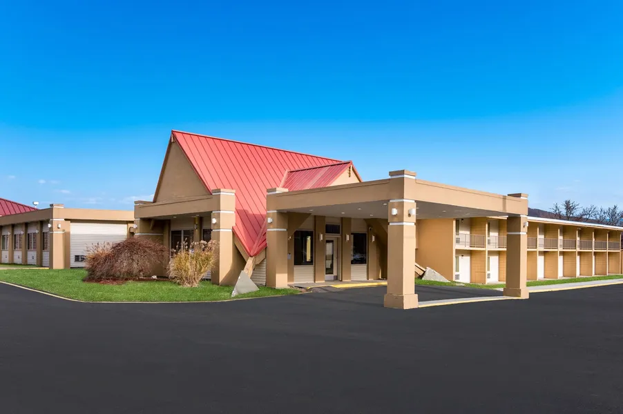 Econo Lodge Inn & Suites Binghamton hotel detail image 2