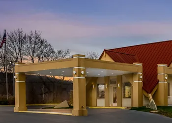 Econo Lodge Inn & Suites Binghamton hotel thumbnail 3